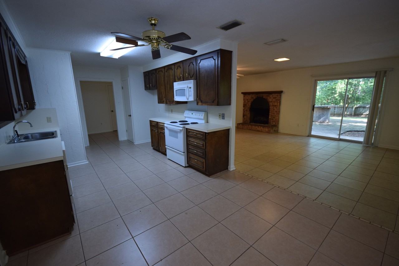 207 Frazier Rd - Photo 3 of 12