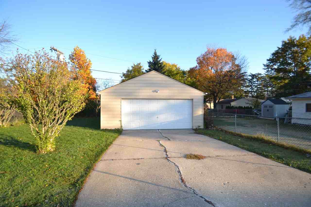 621 W Wood St - Photo 2 of 16