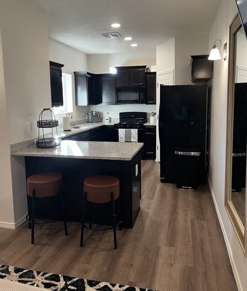 305 San Clemente Ave Nw #NA - Photo 2 of 10