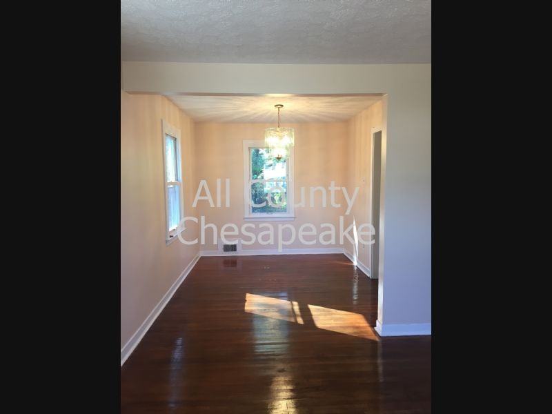 4569 Akron St - Photo 3 of 9