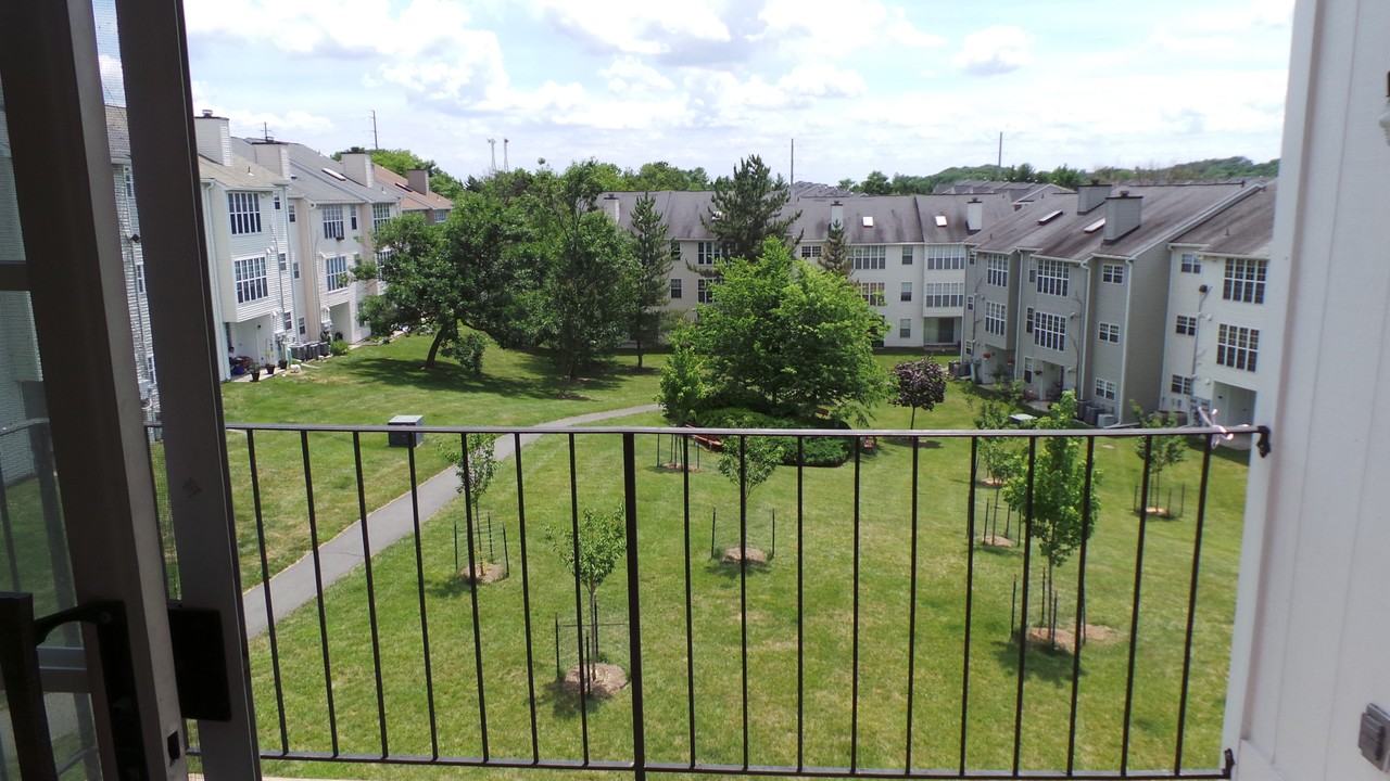 121 Fort Evans Rd Se #F - Photo 2 of 19