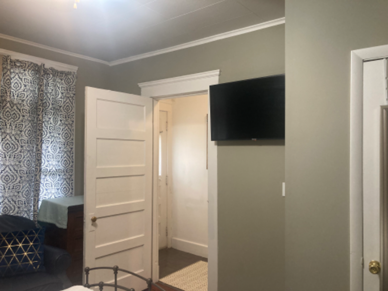 1887 State St - Photo 4 of 23