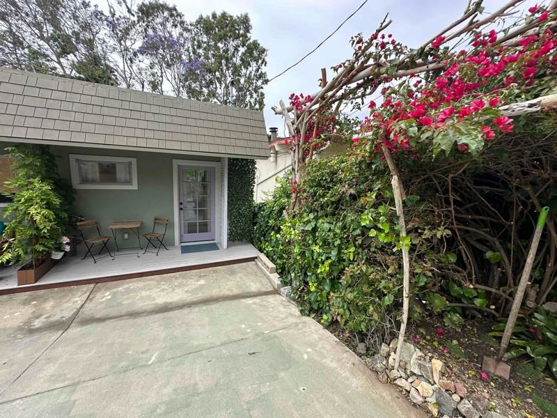 655 Griffith Way #B - Photo 2 of 16