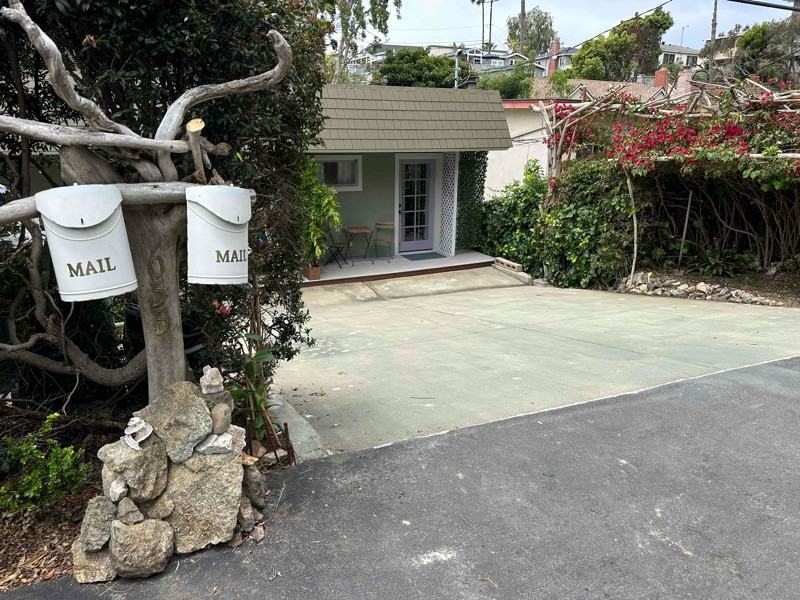 655 Griffith Way #B - Photo 3 of 16