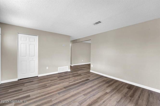 10941 Luana Dr N - Photo 5 of 16