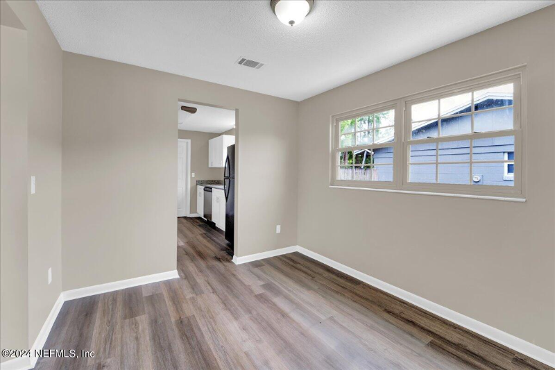 10941 Luana Dr N - Photo 6 of 16