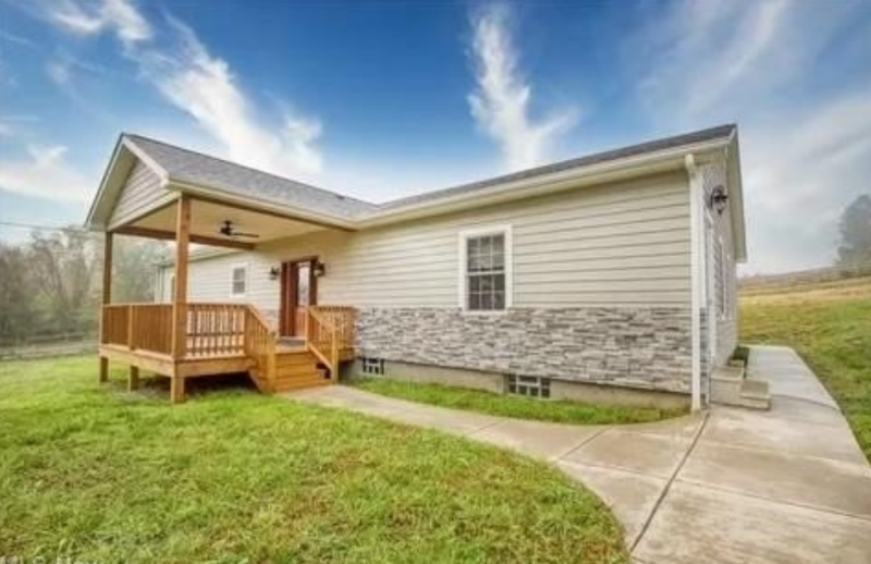 1635 Shadyside Rd - Photo 2 of 19