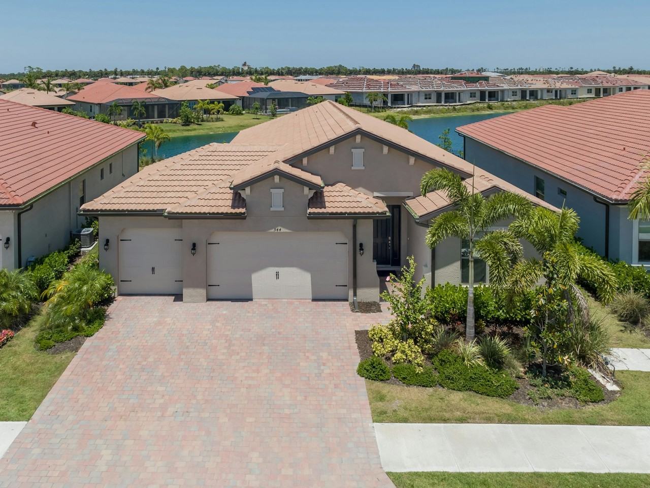 544 Maraviya Boulevard - Photo 2 of 31