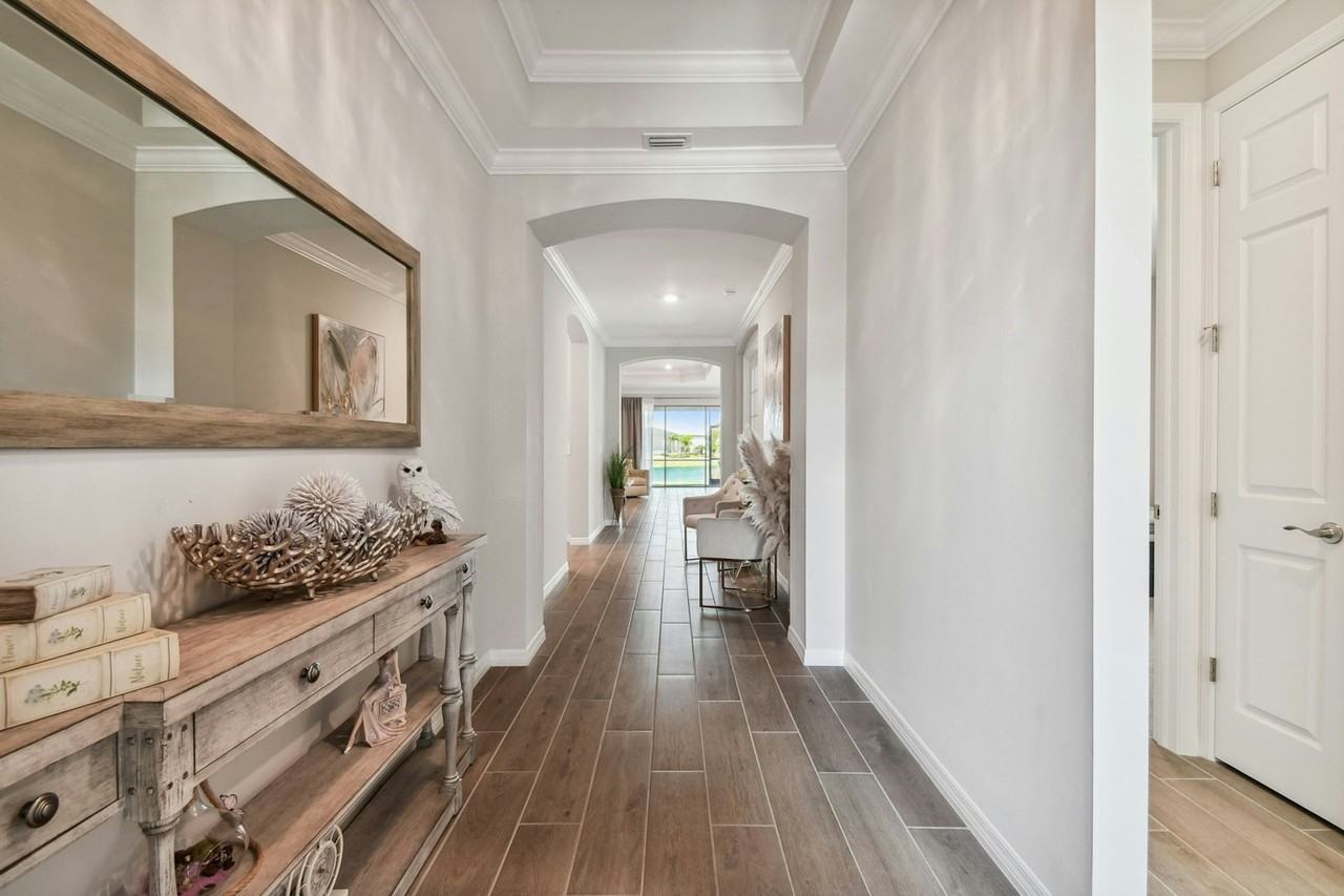 544 Maraviya Boulevard - Photo 3 of 31