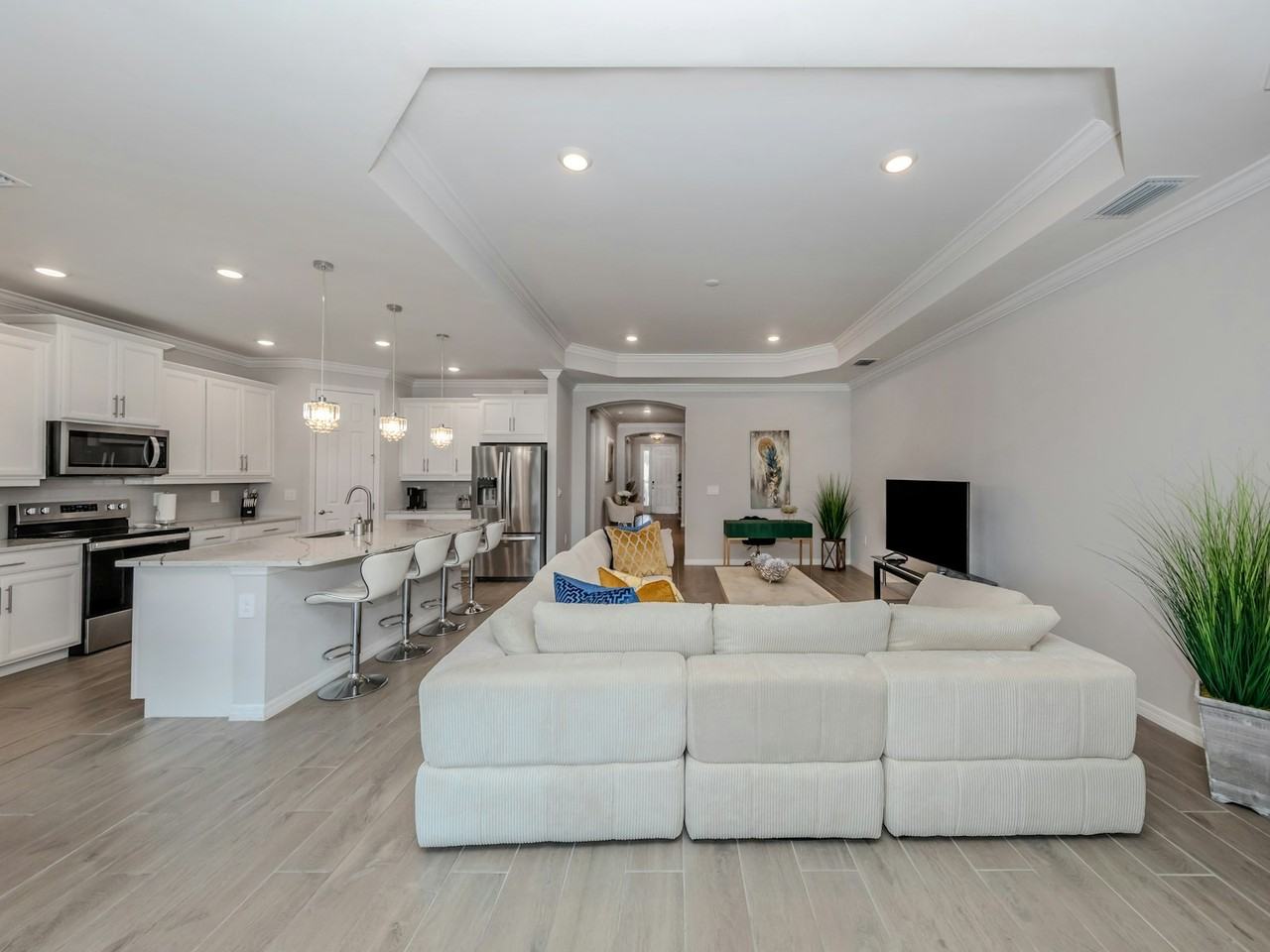 544 Maraviya Boulevard - Photo 5 of 31