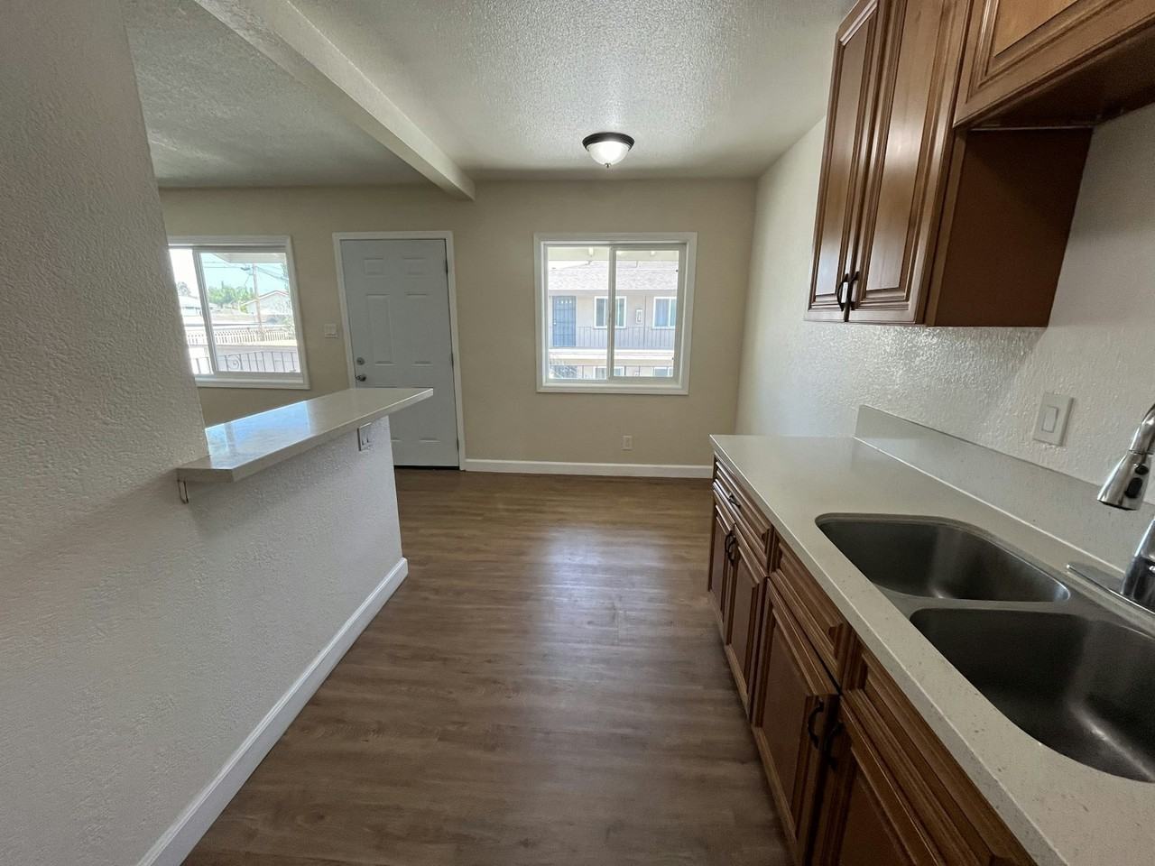 1050 Wallgreen St - Photo 3 of 16