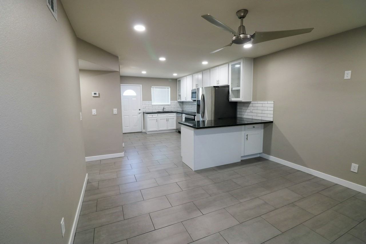 5 North Naco Way, Unit 2 - Photo 2 of 16