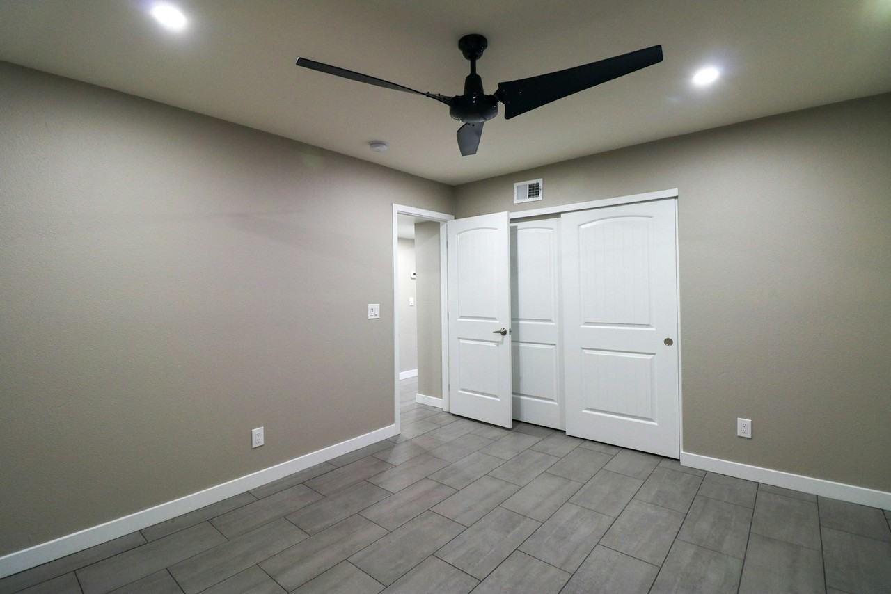 5 North Naco Way, Unit 2 - Photo 7 of 16