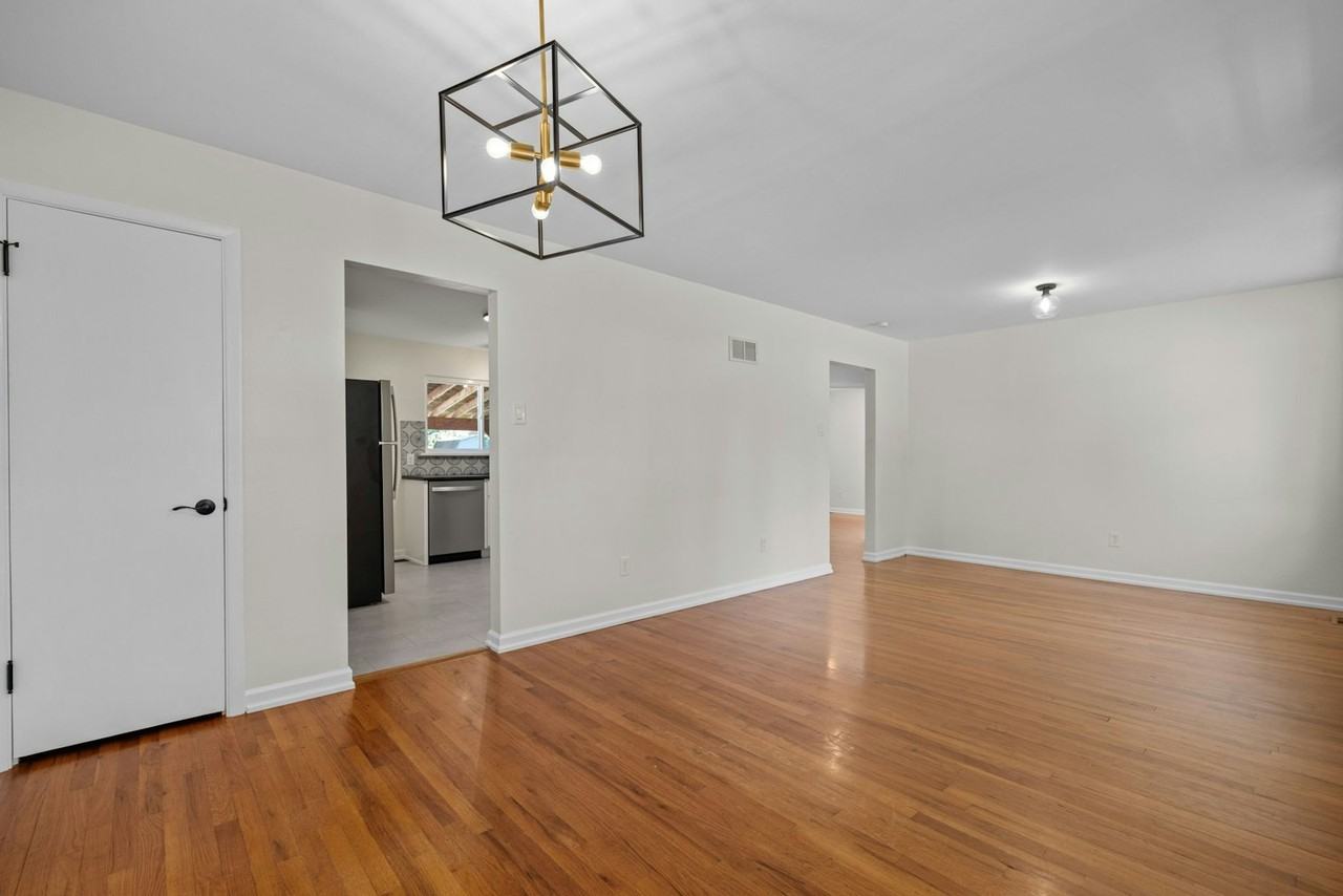 10240 Driver Ave - Photo 3 of 19