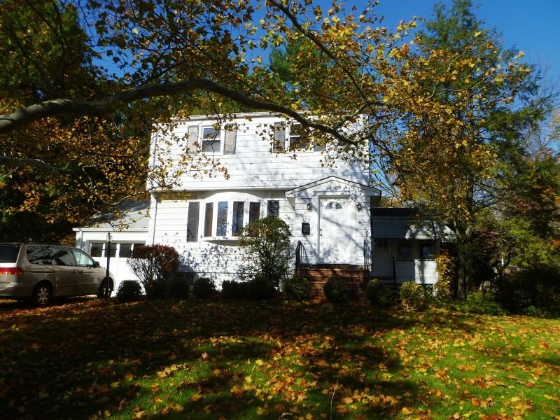 21 Spier Dr - Photo 2 of 17