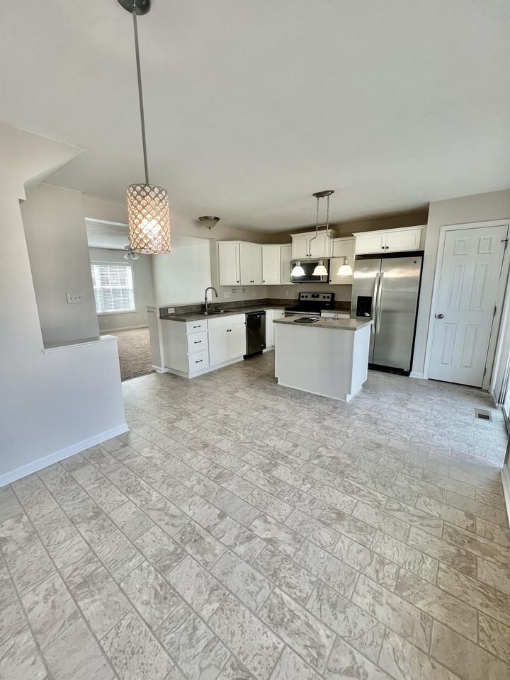 40 Barrington Ct #1 - Photo 4 of 44