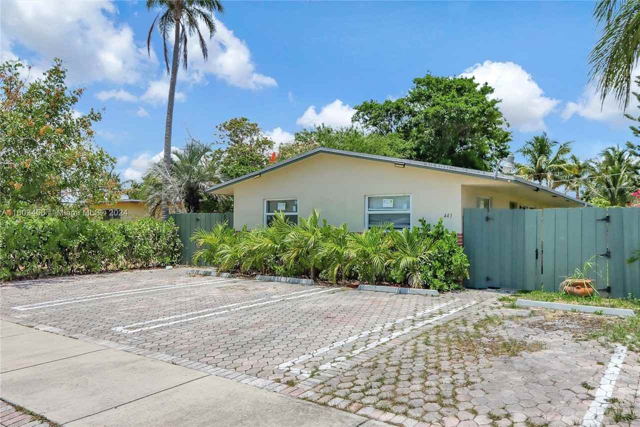 441 Ne 30th Ct #2B - Photo 2 of 8