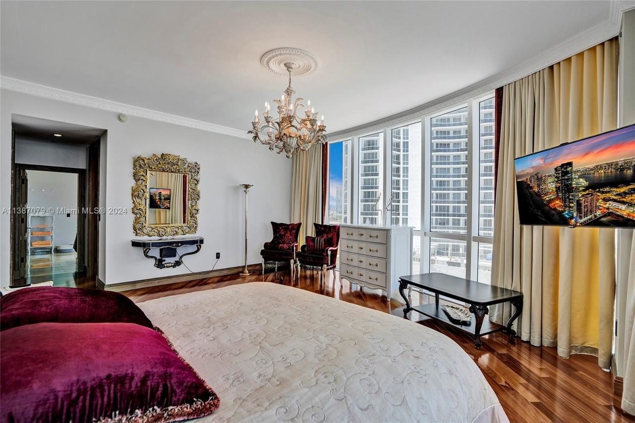 15901 Collins Ave #701 - Photo 4 of 37