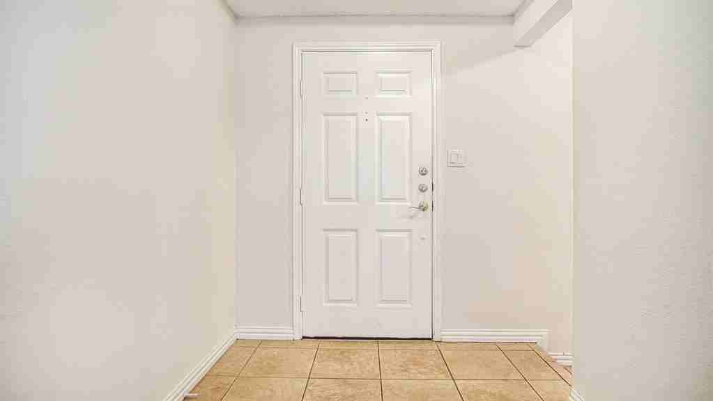 6908 Bentley Ave - Photo 6 of 26