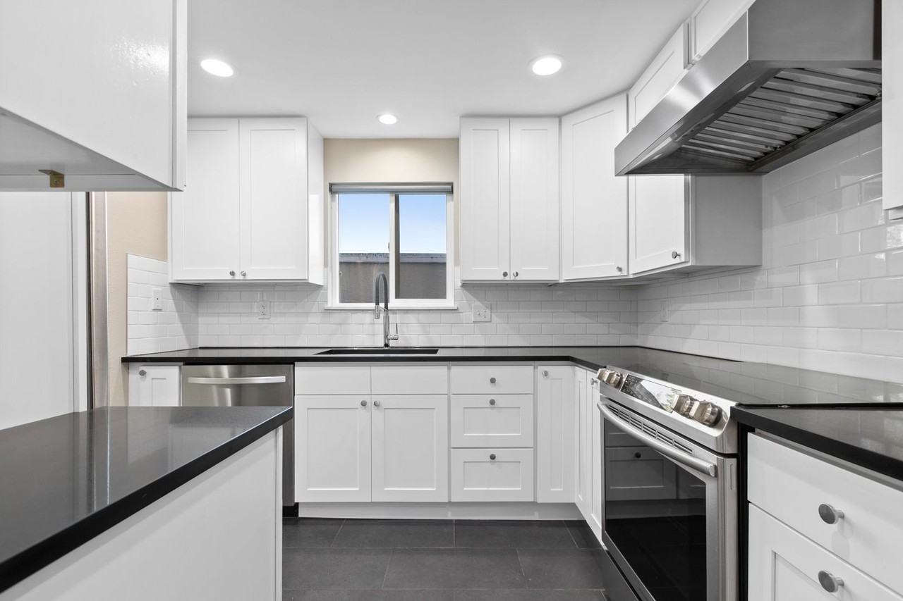 5912 California Ave Sw #202 - Photo 2 of 33