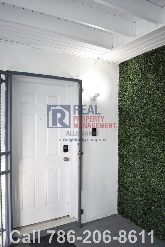 1011 NW 23rd Avenue - Photo 3 of 37