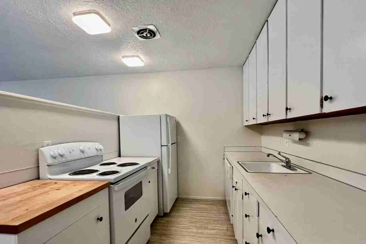 25B Se 73rd Ave Apt B - Photo 3 of 10