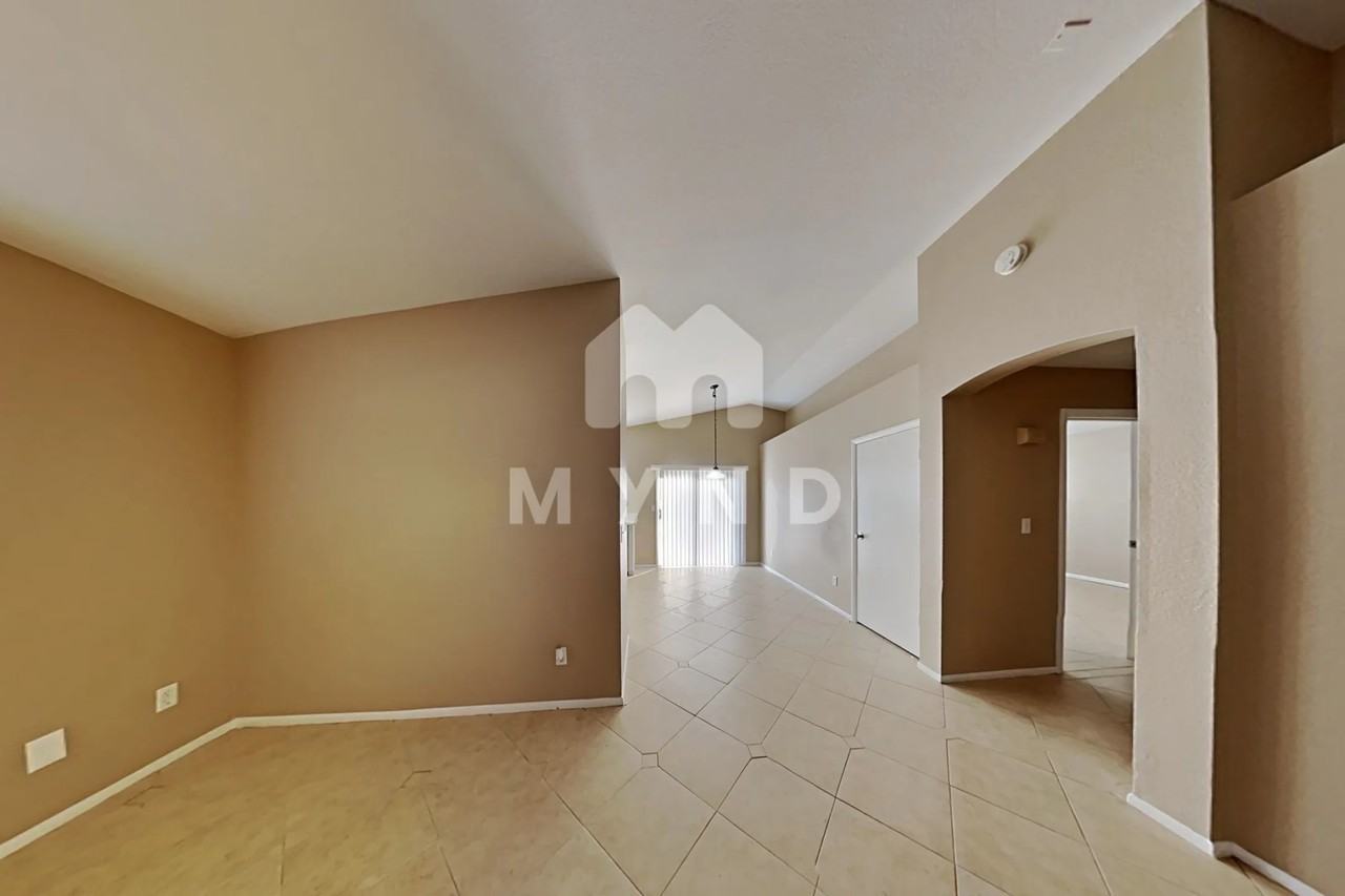4821 N 85th Ave - Photo 3 of 21