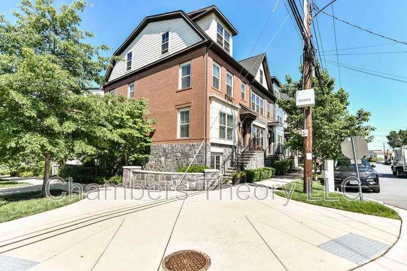 1332 S Queen St - Photo 2 of 41