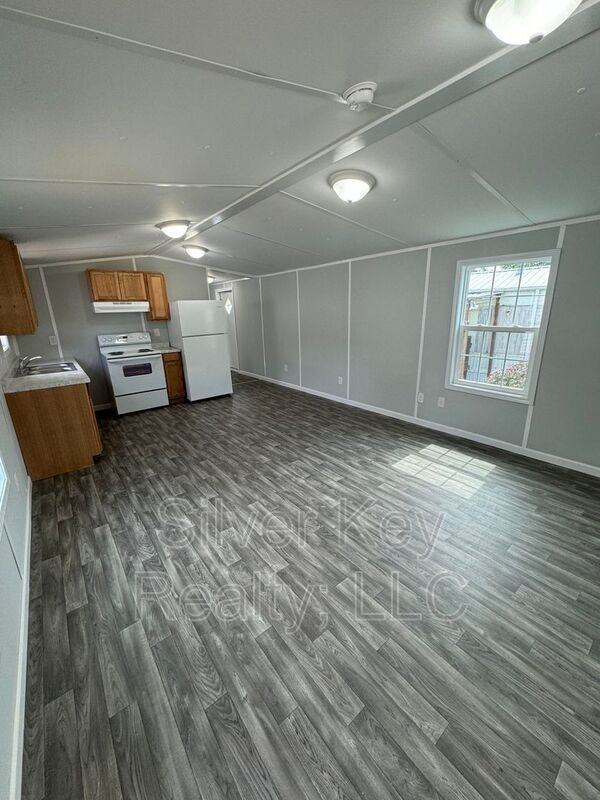 1004 S Jackson St #A5 - Photo 3 of 14