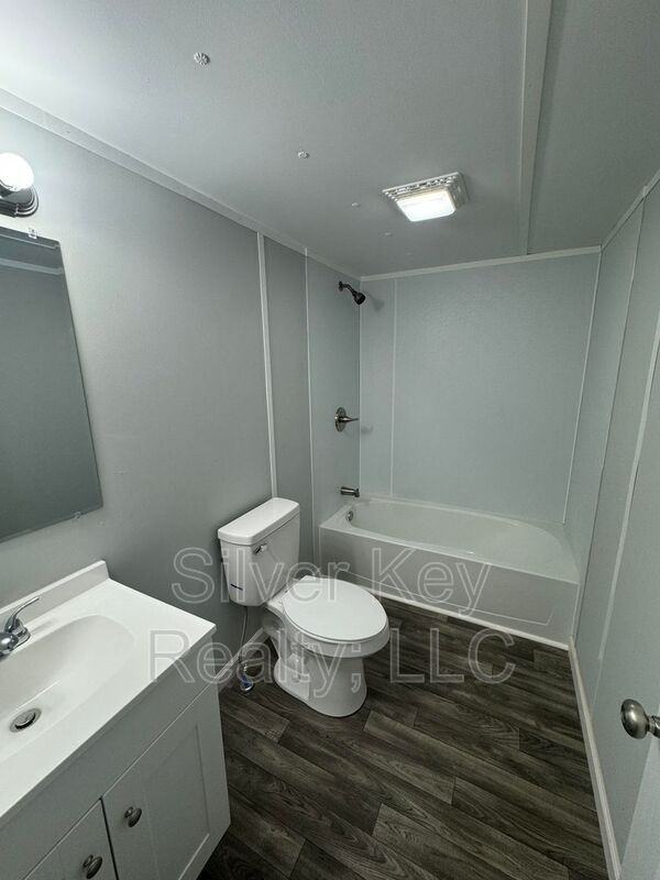 1004 S Jackson St #A5 - Photo 6 of 14