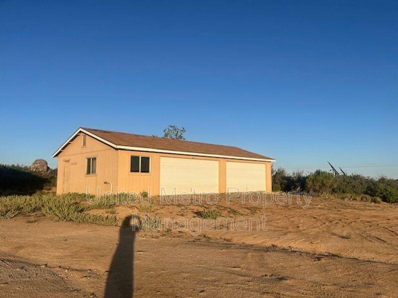 355 N Ambassador Rd - Photo 2 of 29