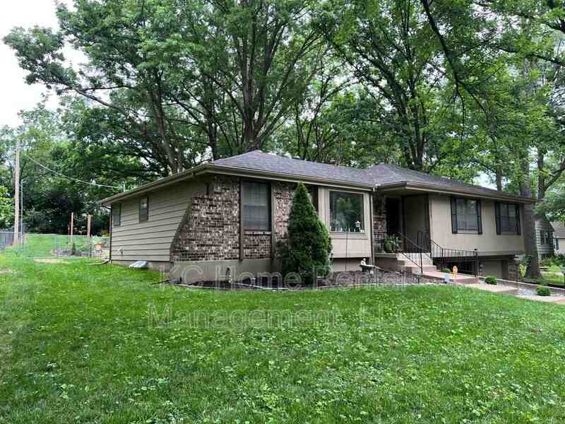 4225 N Grand Ave - Photo 2 of 43