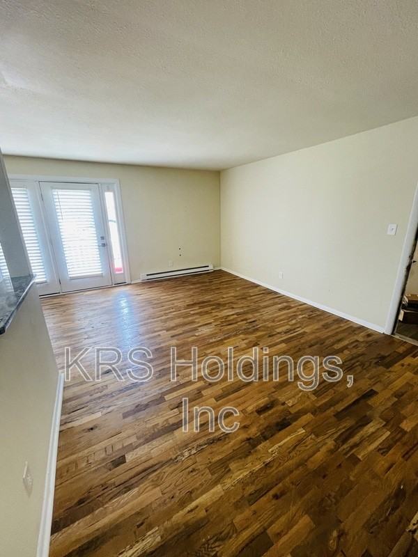 946 W Ocean View Ave #10 - Photo 3 of 16