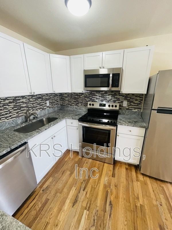 946 W Ocean View Ave #10 - Photo 5 of 16