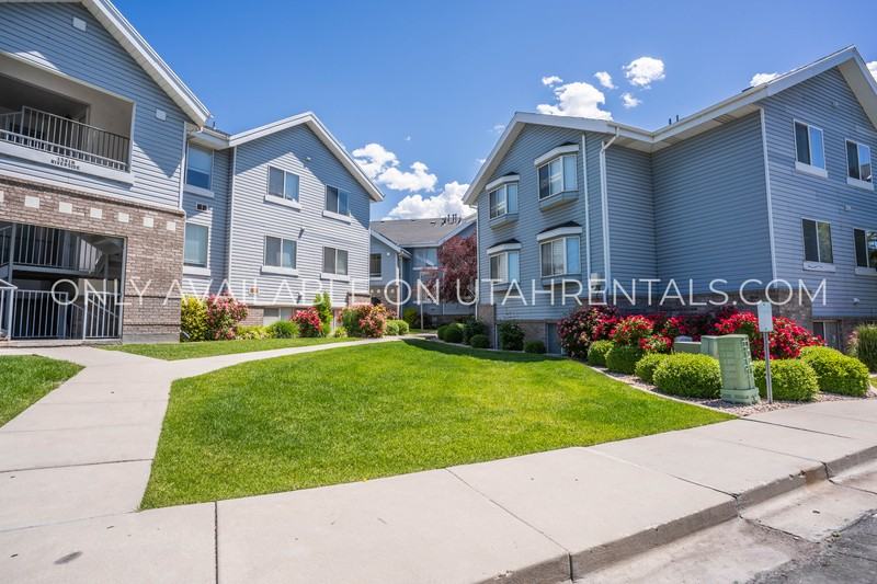 1547 N Riverside Ave #54 - Photo 3 of 23