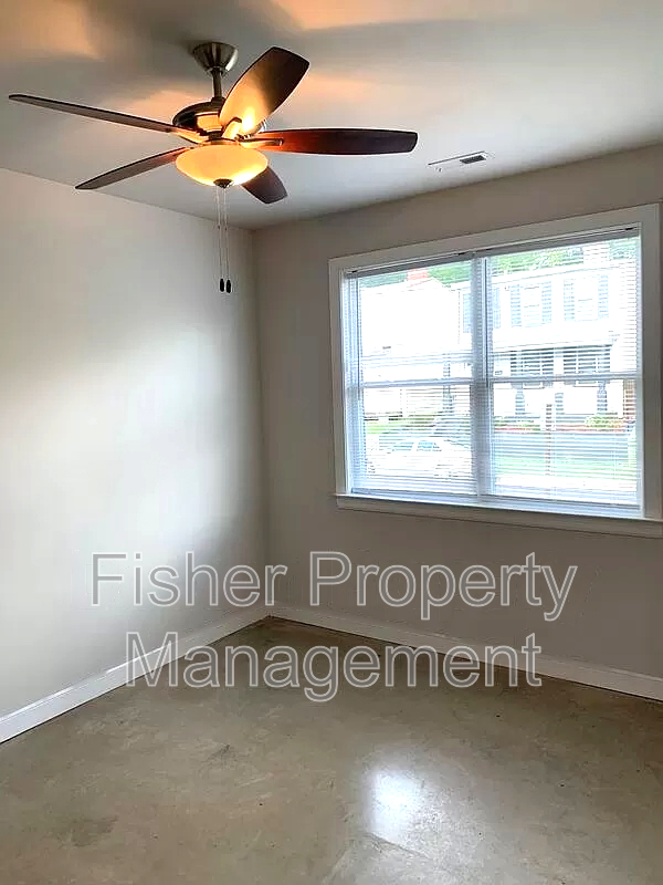 1415 Spotsylvania St - Photo 5 of 16