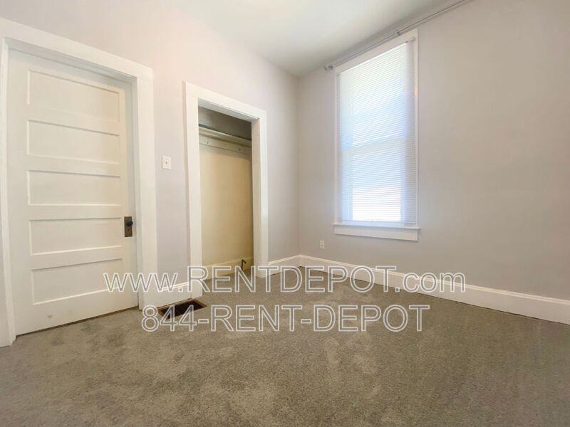 1506 E Division St - Photo 3 of 7