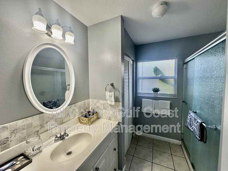 515 15th Ave W - Photo 6 of 9