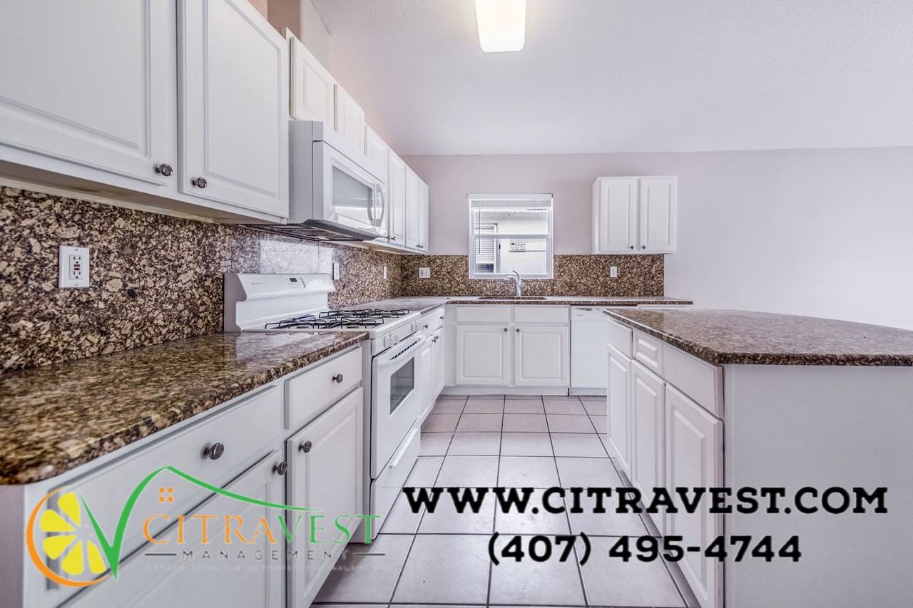 2811 Wilshire Rd - Photo 2 of 10