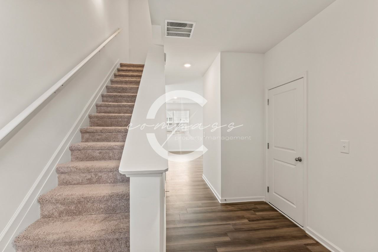 1006 Paddington Dr - Photo 3 of 24