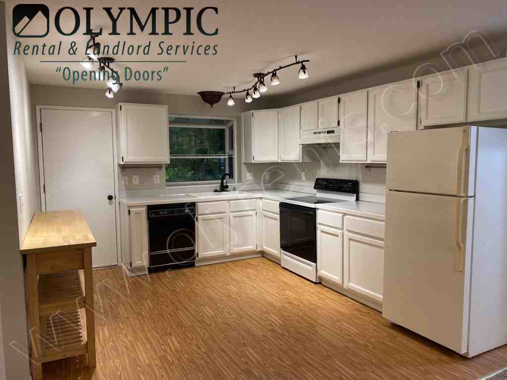 7439 Kittiwake Dr Se - Photo 2 of 14