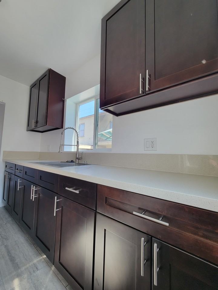 2416 Flower St #A - Photo 2 of 38