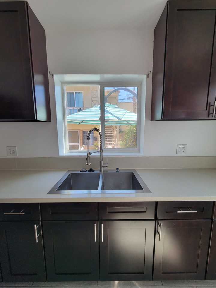 2416 Flower St #A - Photo 3 of 38