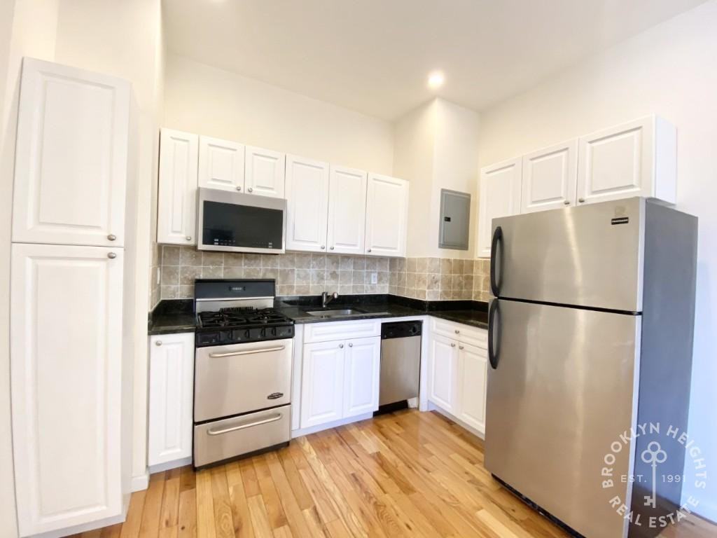 568 Pacific St #5C - Photo 2 of 9