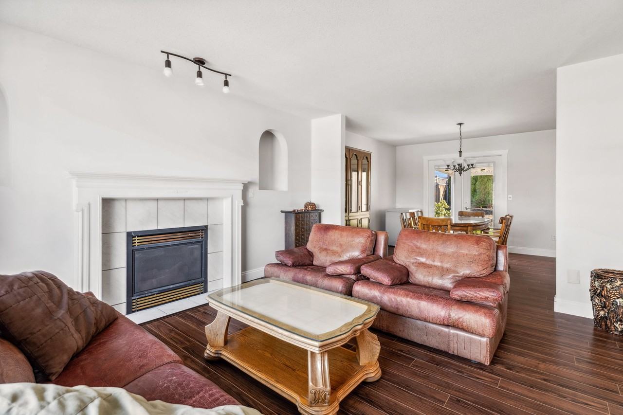 8118 153A Street #Main - Photo 7 of 33