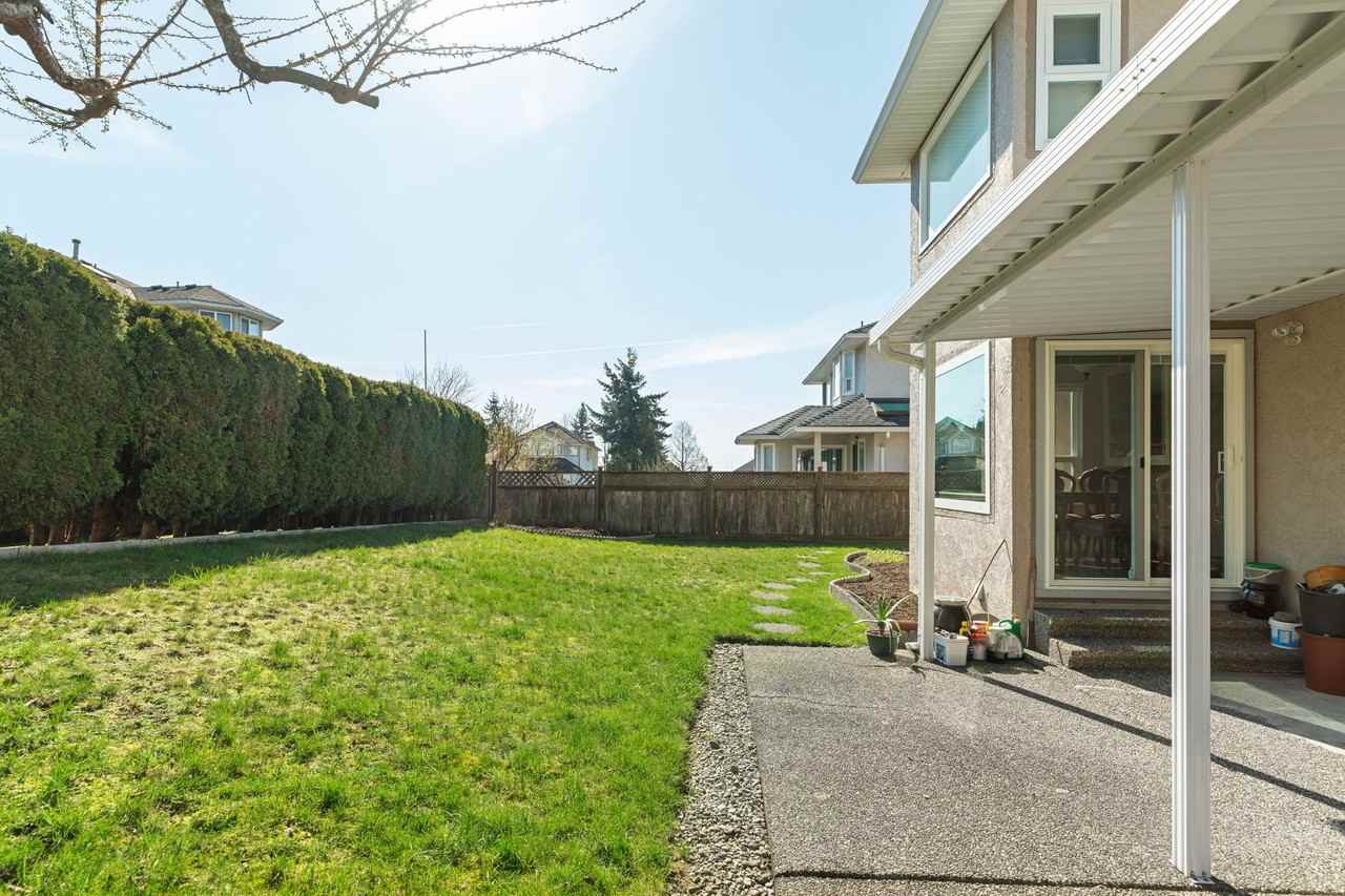 8118 153A Street #Main - Photo 4 of 33