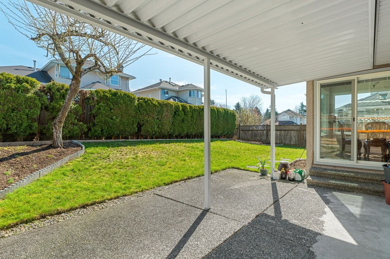 8118 153A Street #Main - Photo 5 of 33