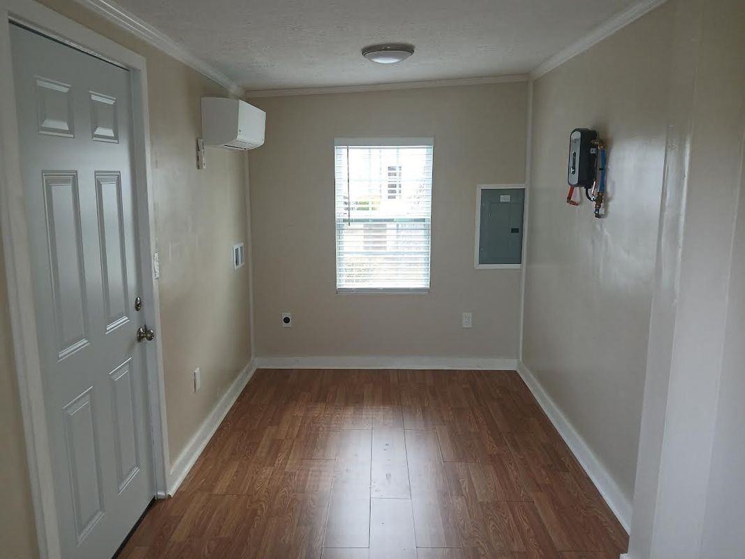 319 1/2 E 11th St - Photo 6 of 15