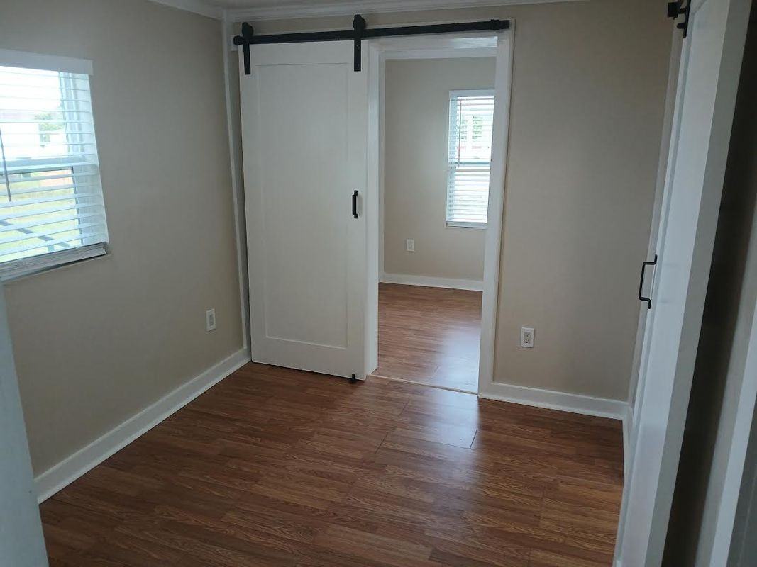 319 1/2 E 11th St - Photo 7 of 15