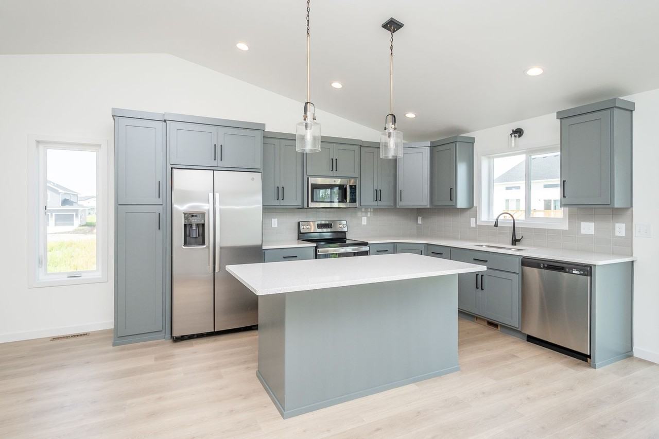 6035 8th St W - Photo 2 of 50